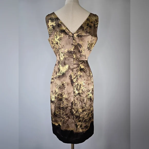 NWT T Tahari Gina Charmeuse Sheath Dress Molasses Metallic Gold Print Size 6 - Picture 3 of 14
